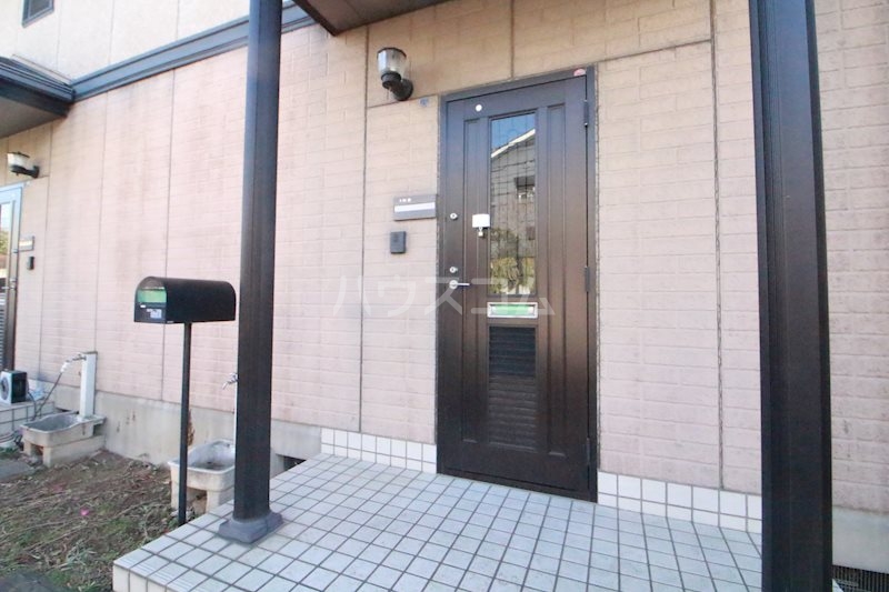 26/28 エントランス