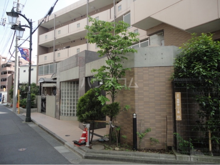 18/28 エントランス