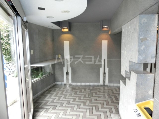 21/28 エントランス