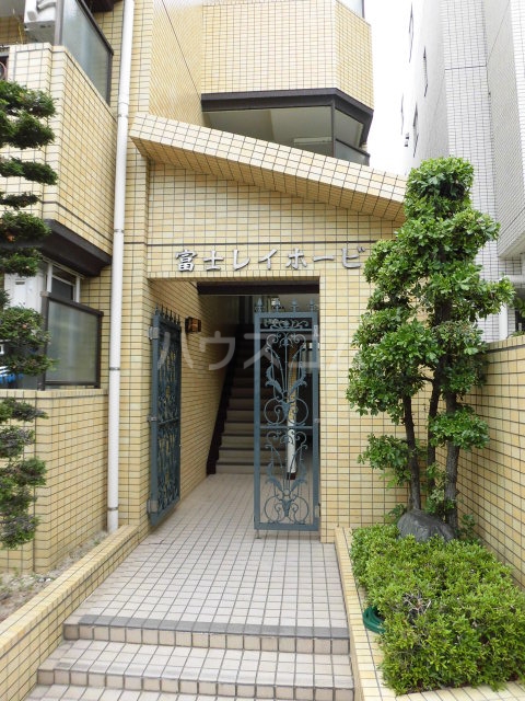 16/17 エントランス