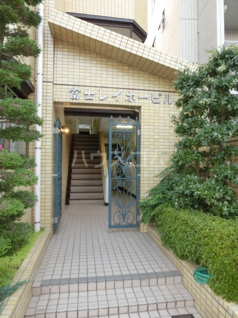 22/23 エントランス