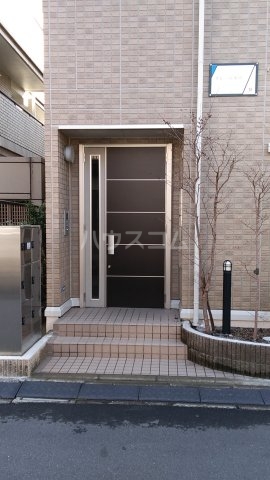 28/30 エントランス