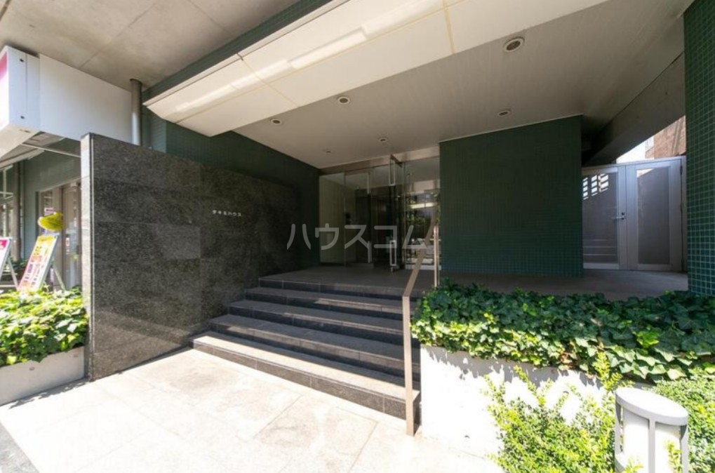 16/26 エントランス