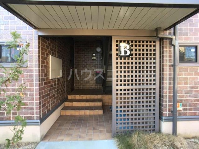 23/30 エントランス