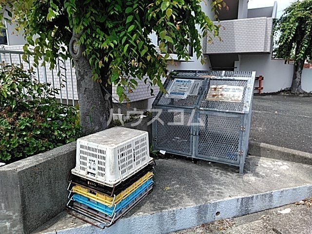 26/30 エントランス