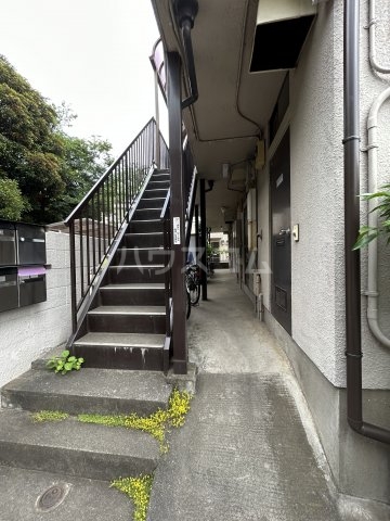 24/25 エントランス