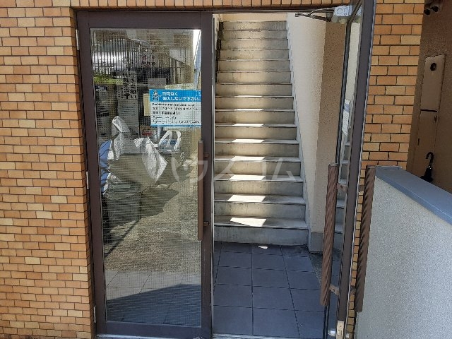 18/27 エントランス