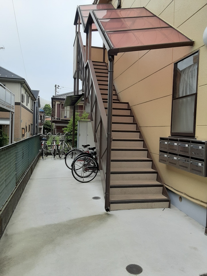 23/28 エントランス