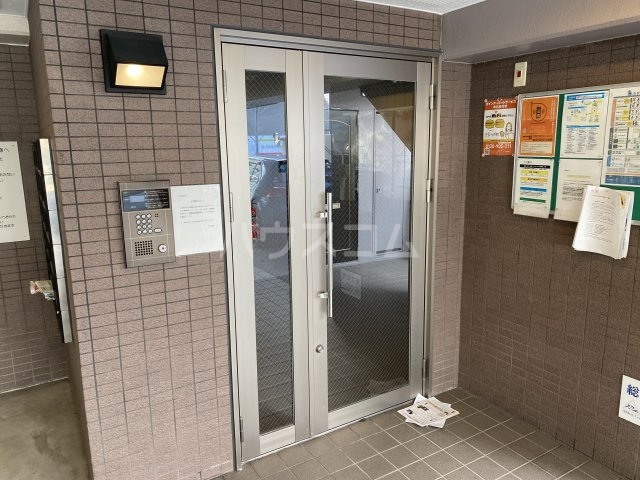 21/30 エントランス