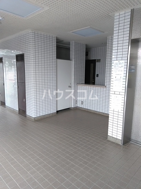 28/30 エントランス