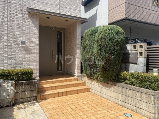 21/28 エントランス