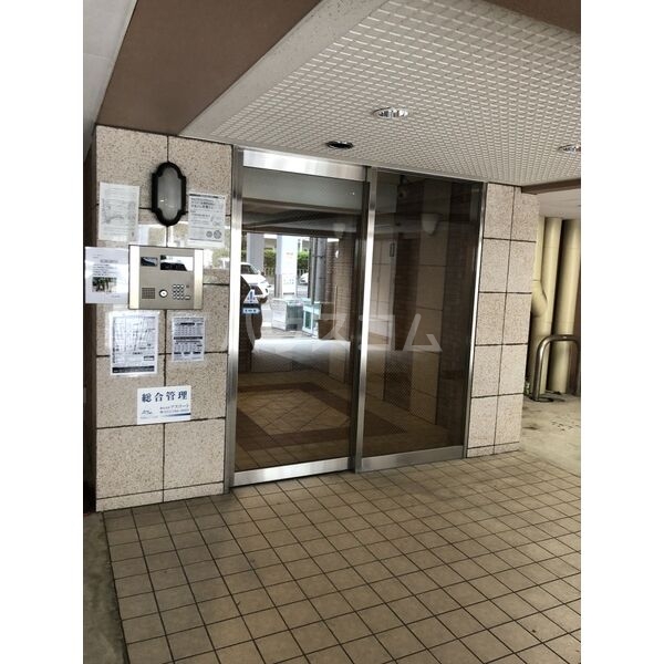 14/22 エントランス