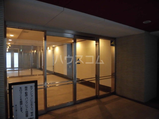 21/30 エントランス