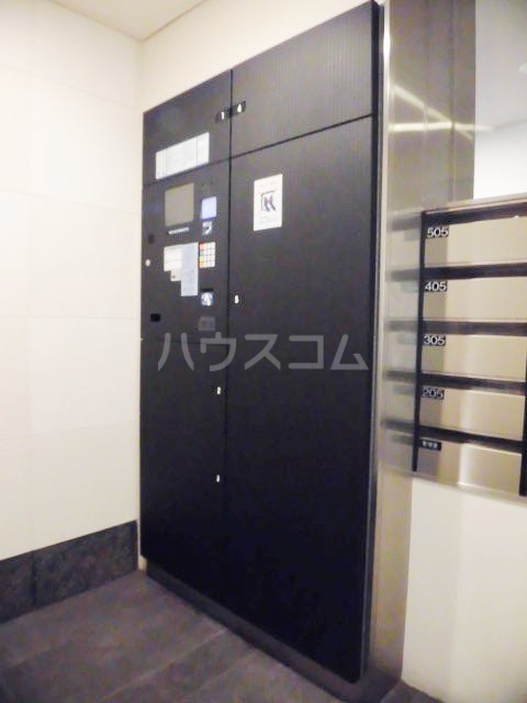 27/30 エントランス