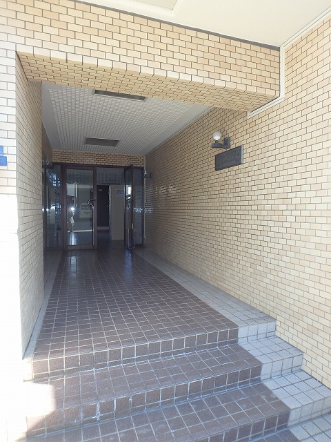 21/22 エントランス