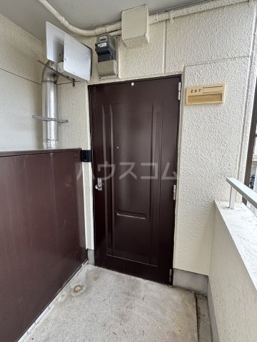 19/27 エントランス