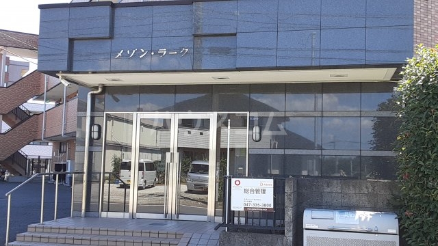 21/30 エントランス