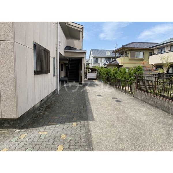 22/28 エントランス