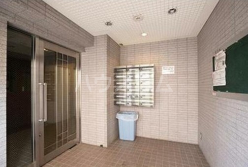 19/23 エントランス