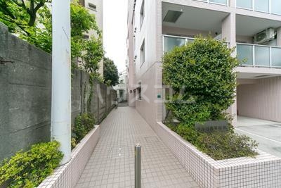 13/17 エントランス