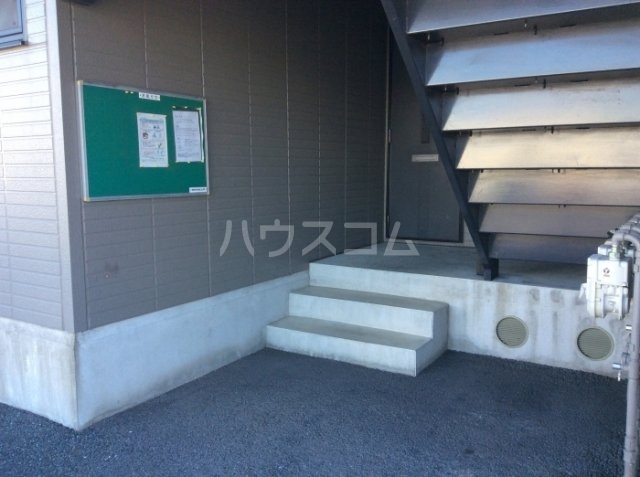 26/30 エントランス