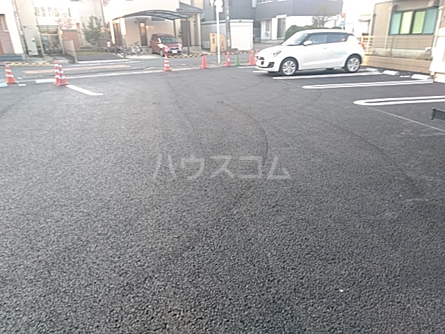 2/3 駐車場