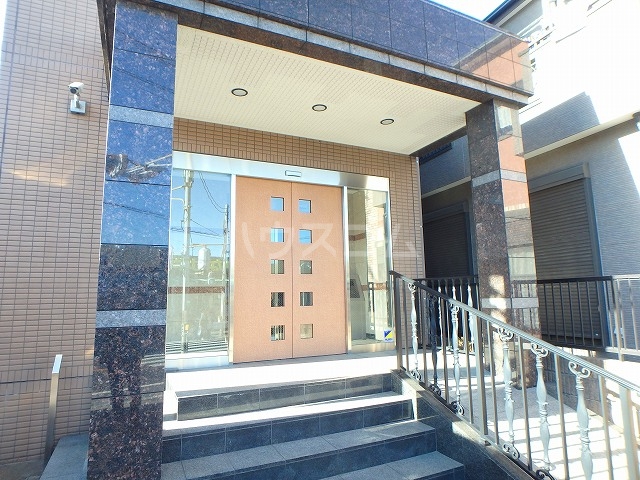 22/30 エントランス