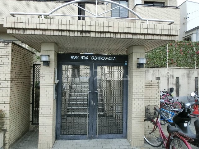 16/23 エントランス