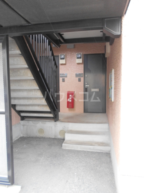 17/19 エントランス