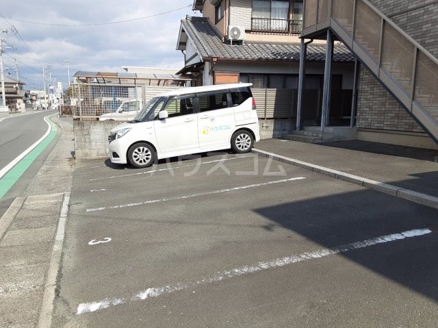 2/3 駐車場