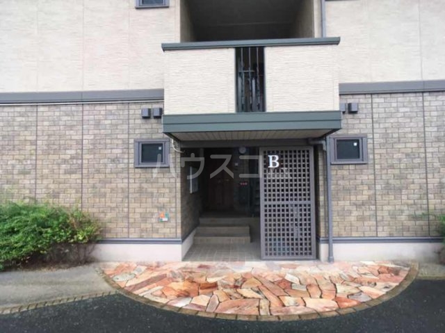 26/30 エントランス