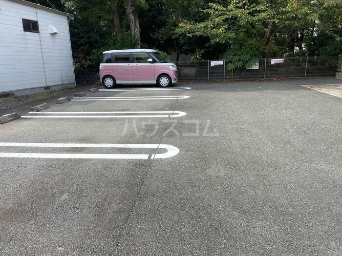 18/28 駐車場