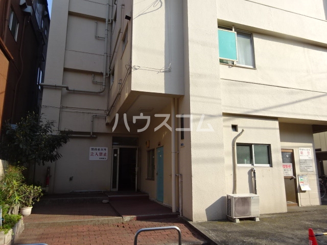 23/30 エントランス