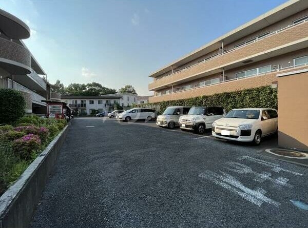 26/30 駐車場