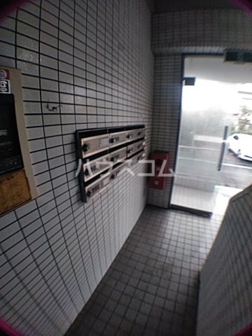 24/30 エントランス