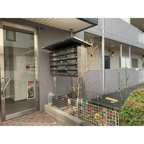 24/30 エントランス