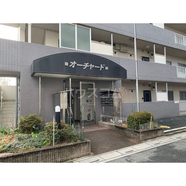 24/30 エントランス