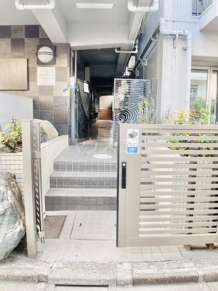 22/30 エントランス