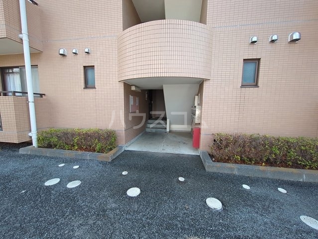 26/30 エントランス