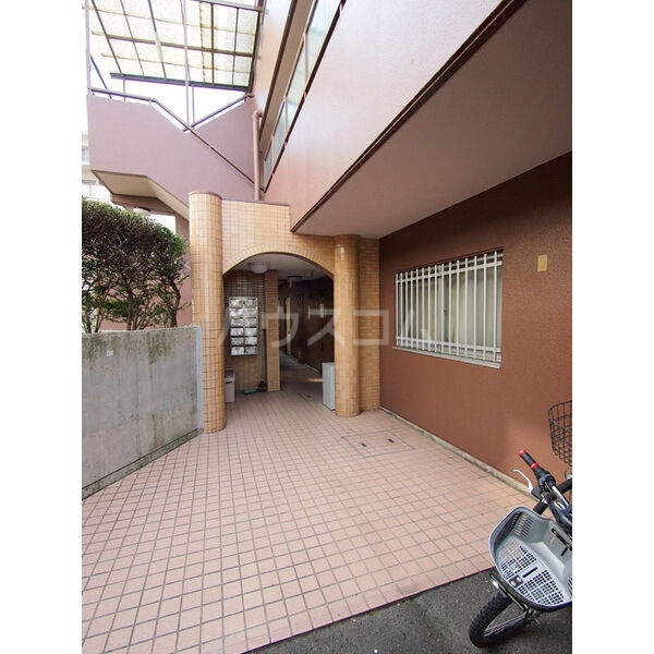 14/25 エントランス