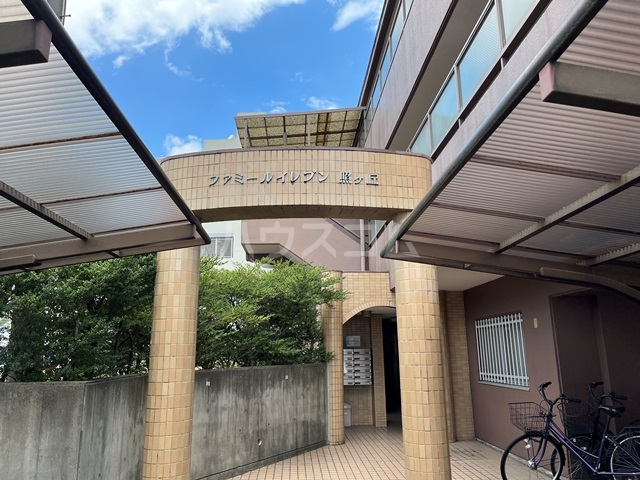 28/30 エントランス