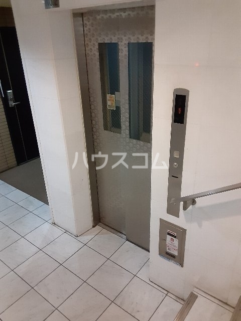 23/30 エントランス