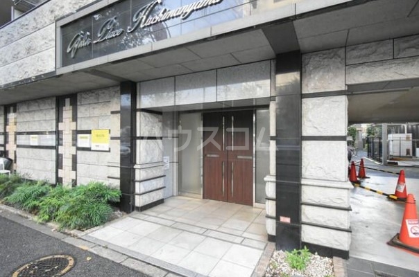 18/26 エントランス