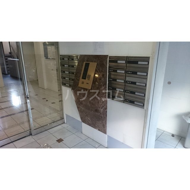 23/30 エントランス