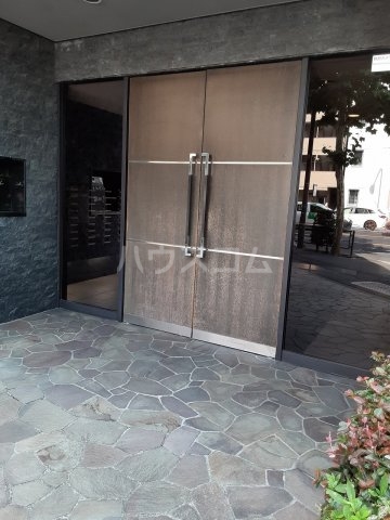 23/30 エントランス