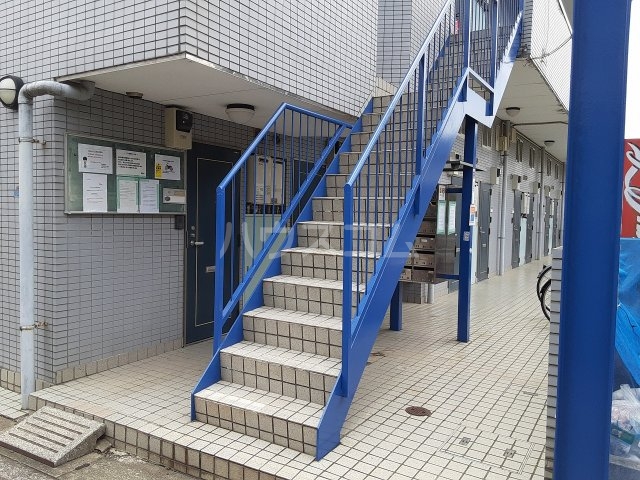 24/28 エントランス