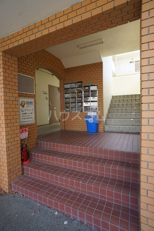 26/30 エントランス