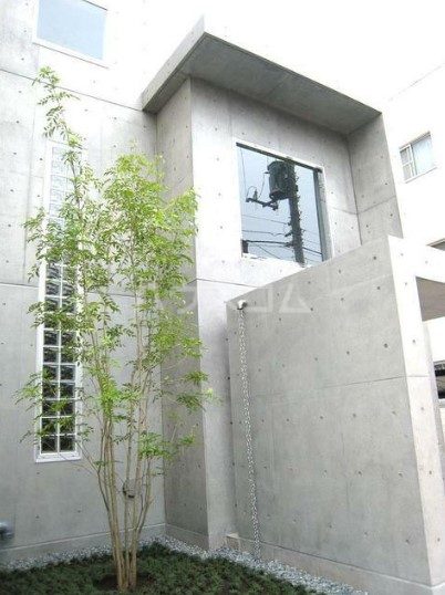 17/25 エントランス