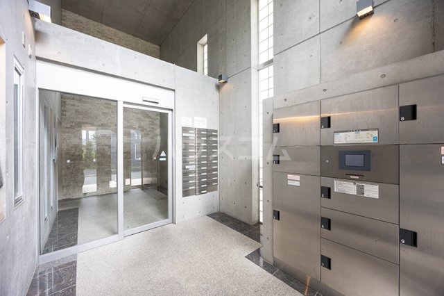 18/27 エントランス