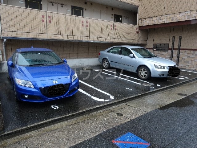 18/26 駐車場